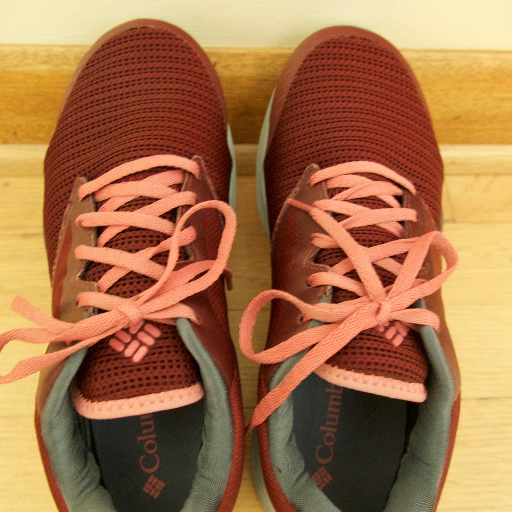 Athletic shoes